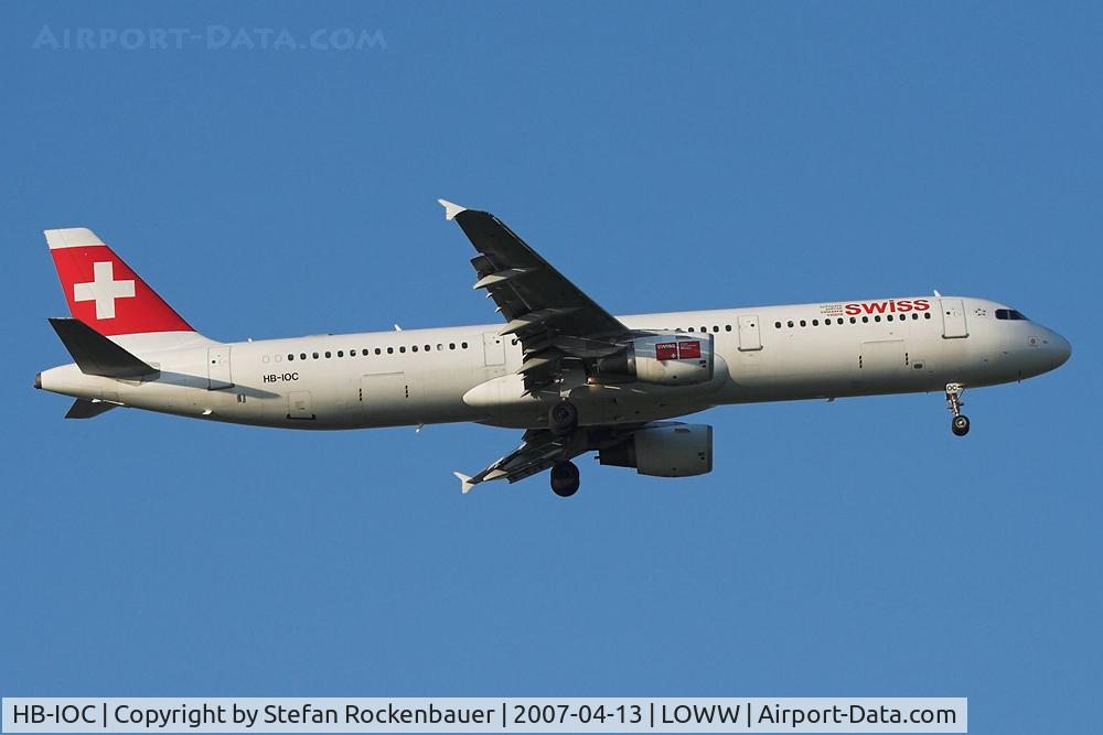 HB-IOC, 1995 Airbus A321-111 C/N 520, Swiss A321.