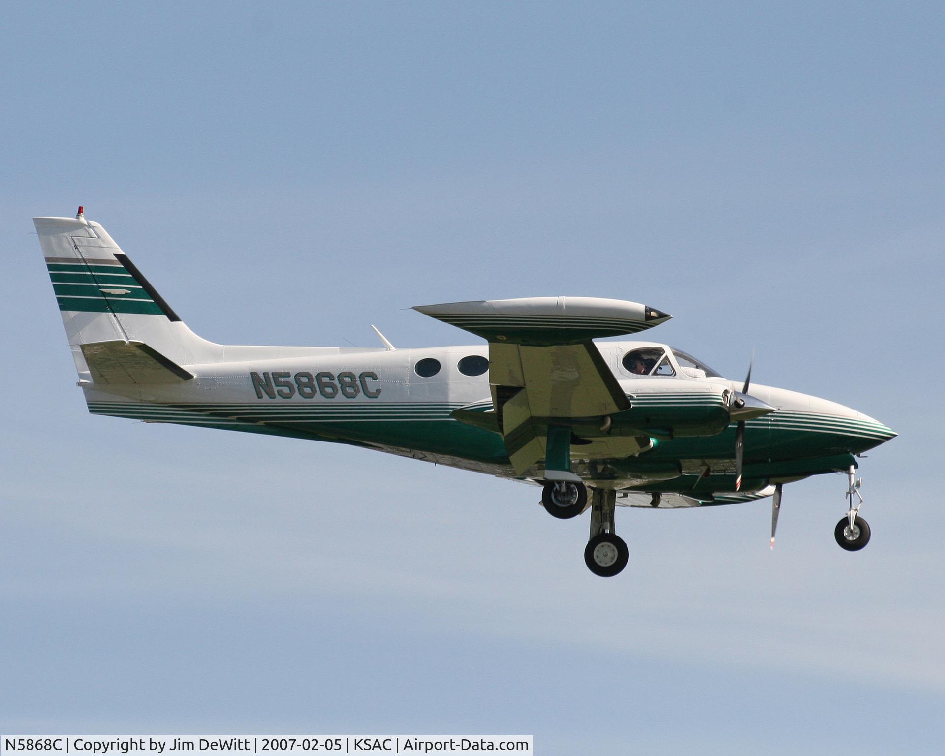 N5868C, 1980 Cessna 340A C/N 340A0977, Landing at Sacramento Executive