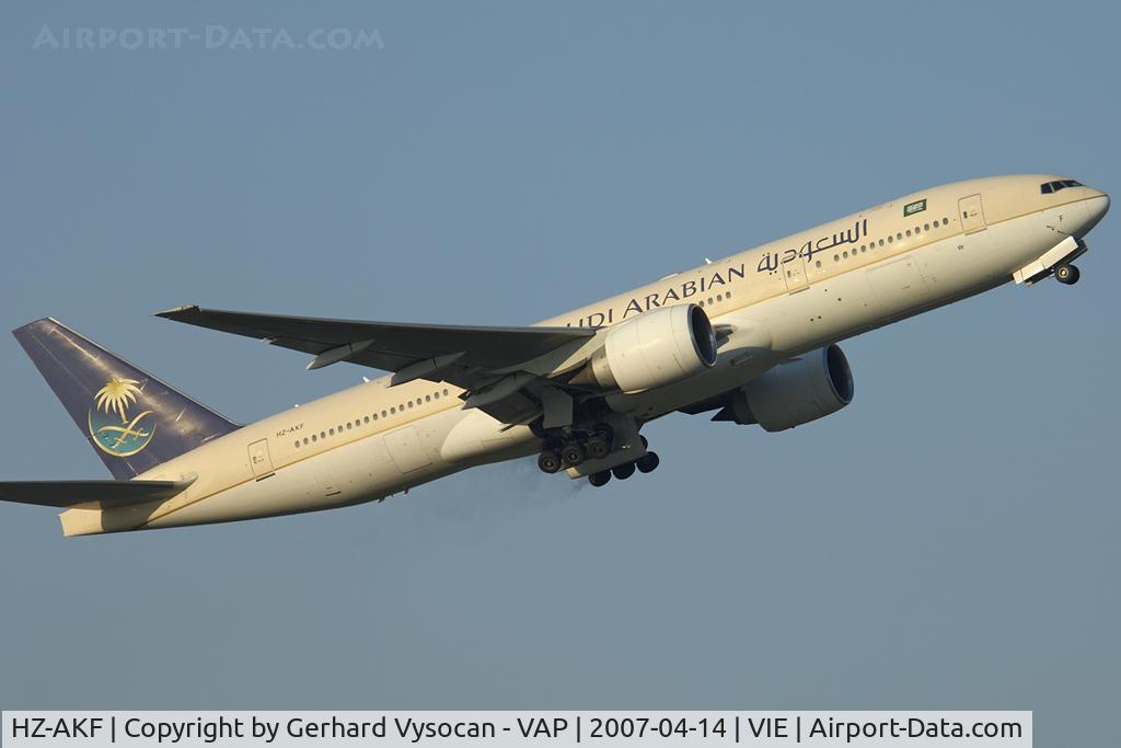 HZ-AKF, 1998 Boeing 777-268/ER C/N 28349, what a beauty