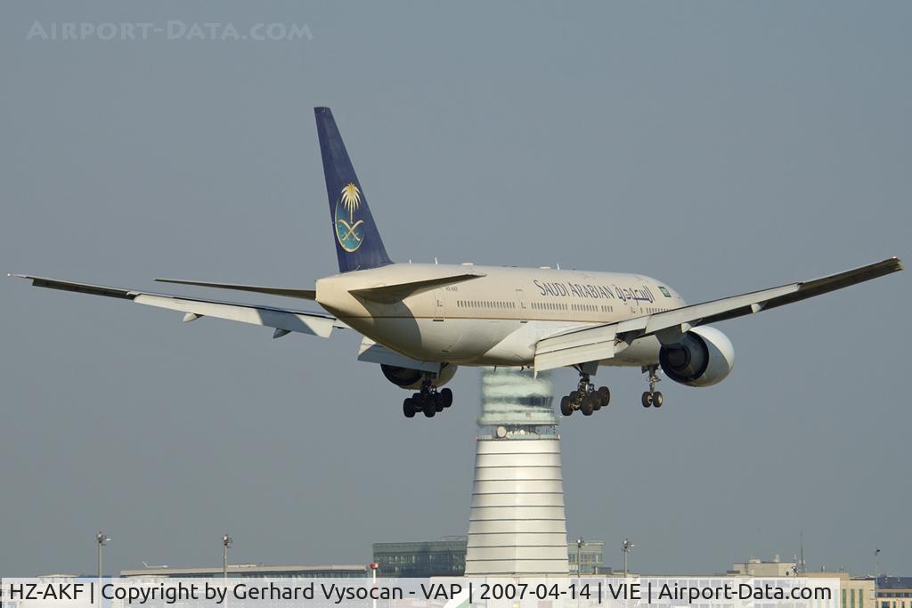 HZ-AKF, 1998 Boeing 777-268/ER C/N 28349, what a beauty