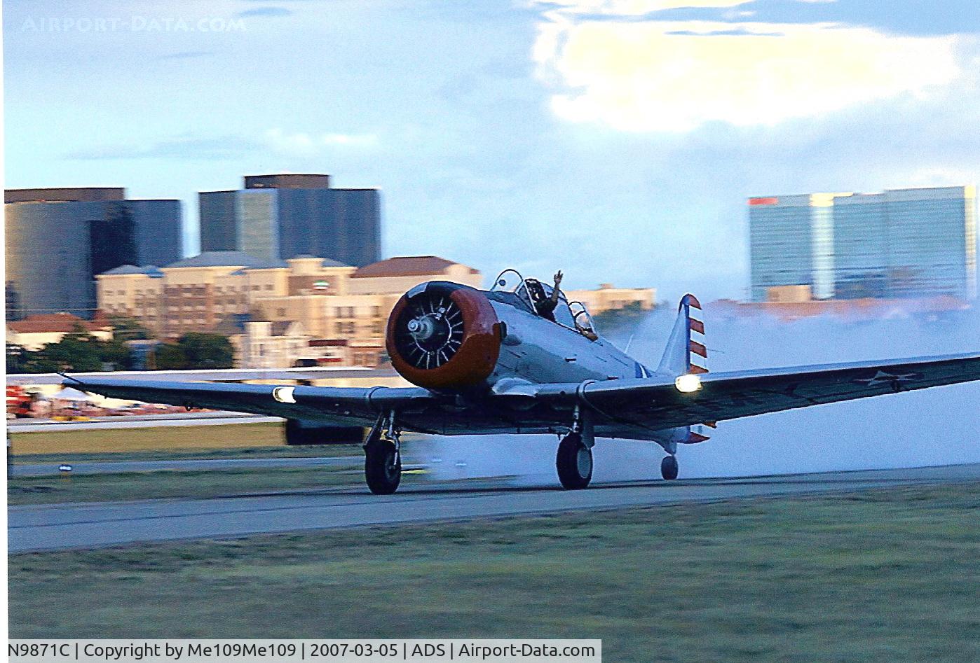 N9871C, 1949 North American T-6G Texan C/N 168-134, AT-6G Owners: Gordon Stevenson & Ray Kinney