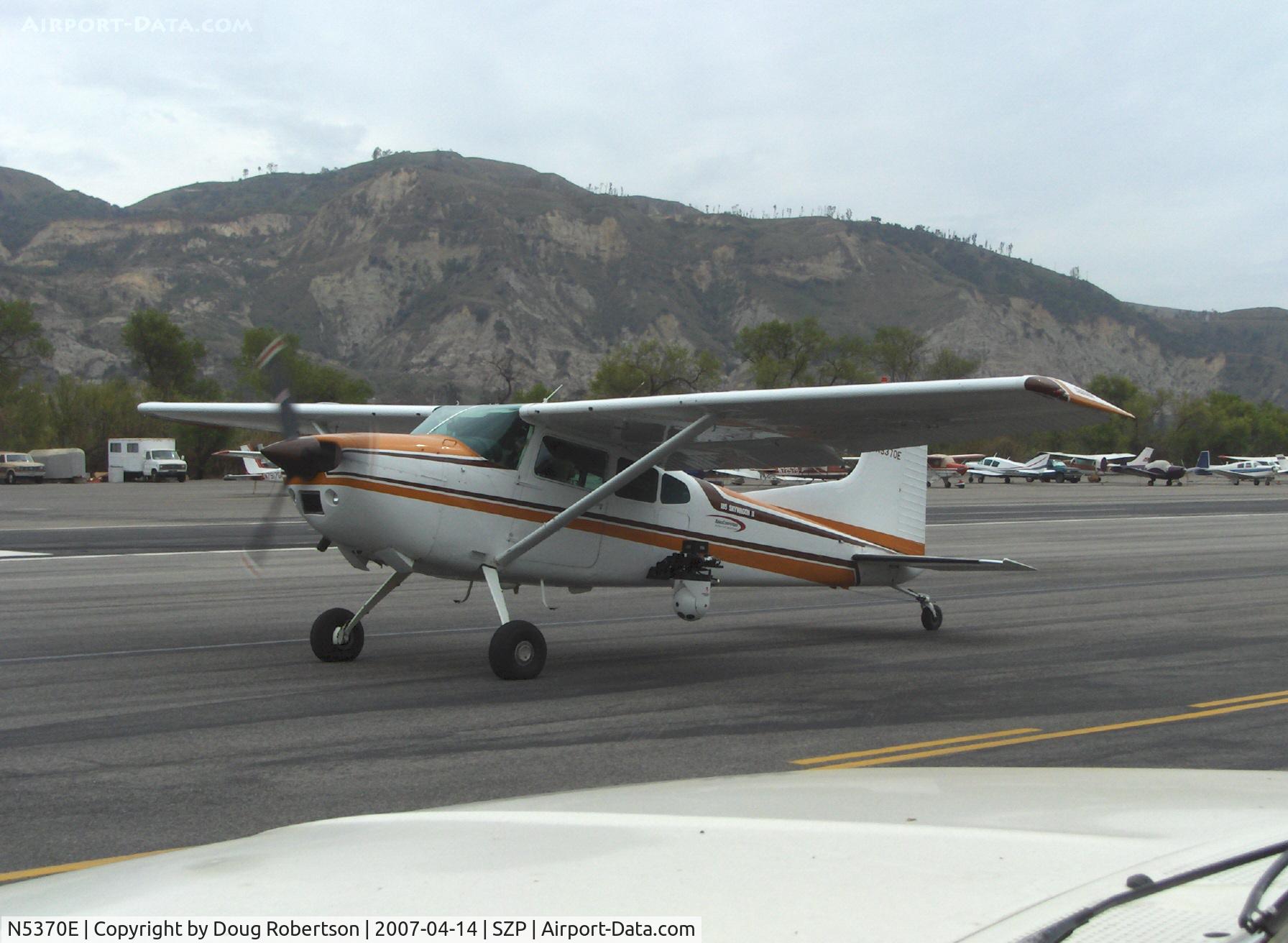 N5370E, 1980 Cessna A185F Skywagon 185 C/N 18503958, 1980 Cessna A185F SKYWAGON II, Continental IO-550-D 300 Hp Upgrade, Eye in the Sky camera-remote control, taxi to Rwy 22. Experimental class