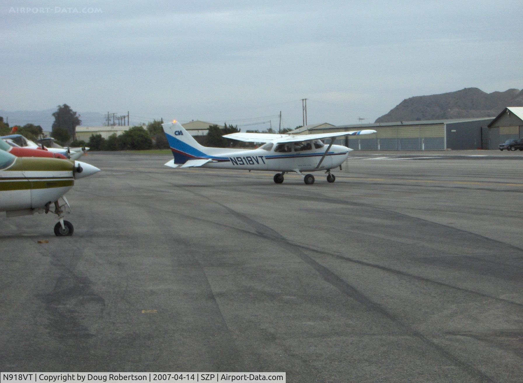 N918VT, Cessna 172P C/N 17275241, 1982 Cessna 172P, Lycoming O-320-H2AD 160 Hp, taxi to Rwy 22