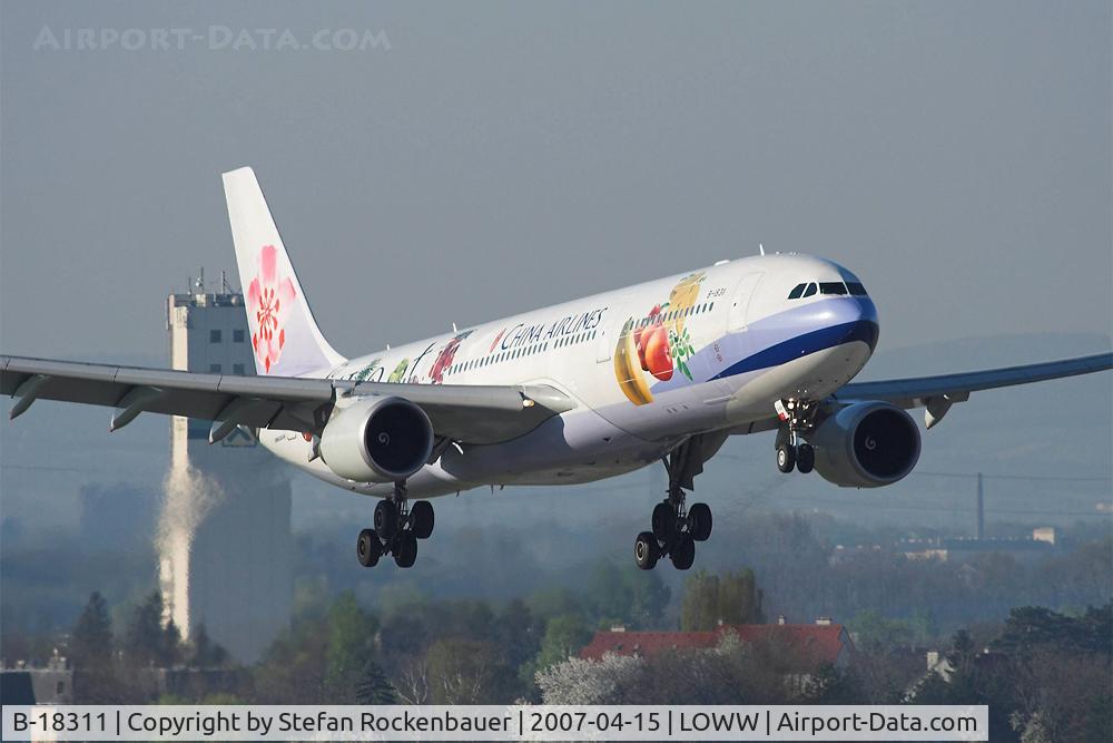 B-18311, 2006 Airbus A330-202 C/N 752, Fruit cocktail on final for RWY34.