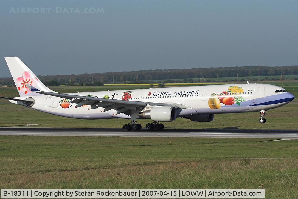B-18311, 2006 Airbus A330-202 C/N 752, Nice morning surprise.