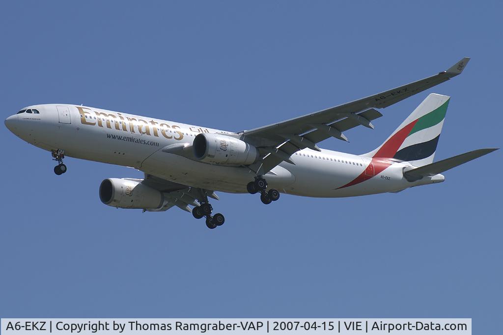 A6-EKZ, 2000 Airbus A330-243 C/N 345, Emirates Airbus A330-200