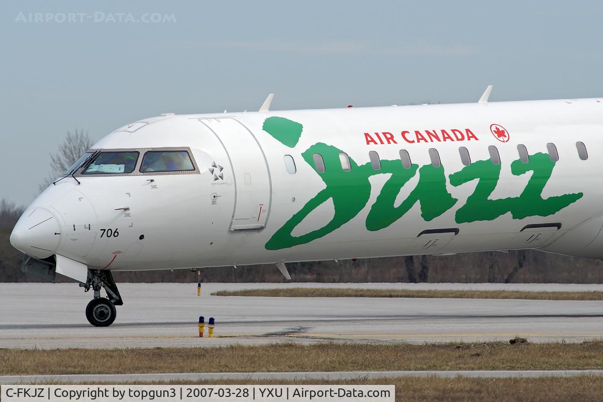 C-FKJZ, 2005 Canadair CRJ-705ER (CL-600-2D15) Regional Jet C/N 15044, Turning onto Golf from Alpha.