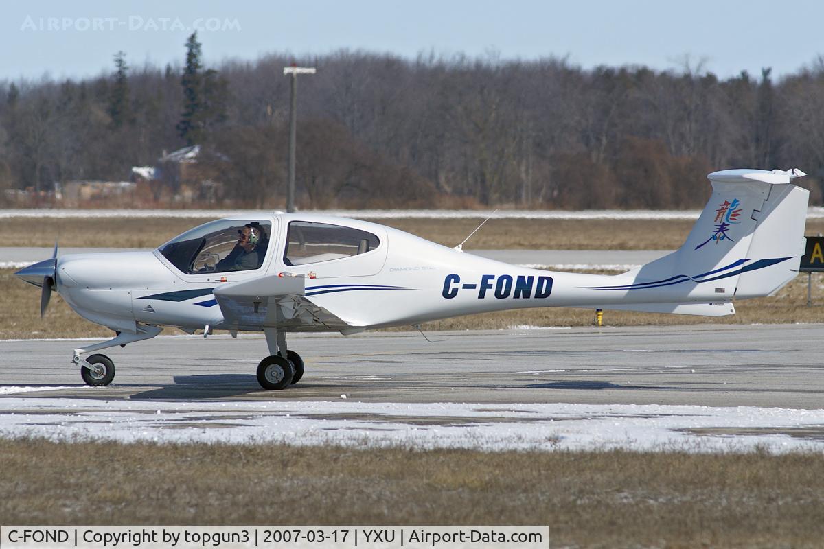C-FOND, 2005 Diamond DA-40 Diamond Star C/N 40.603, Taxiing on Golf.