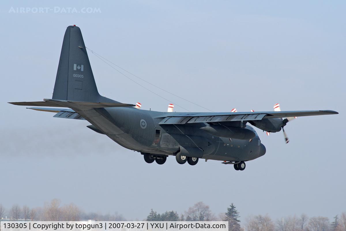 130305, 1964 Lockheed CC-130E Hercules C/N 382-4020, Landing on RWY33.