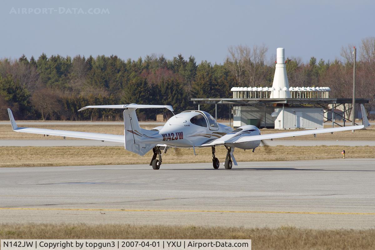 N142JW, 2007 Diamond DA-42 Twin Star C/N 42.AC041, Taxiing on alpha for departure.