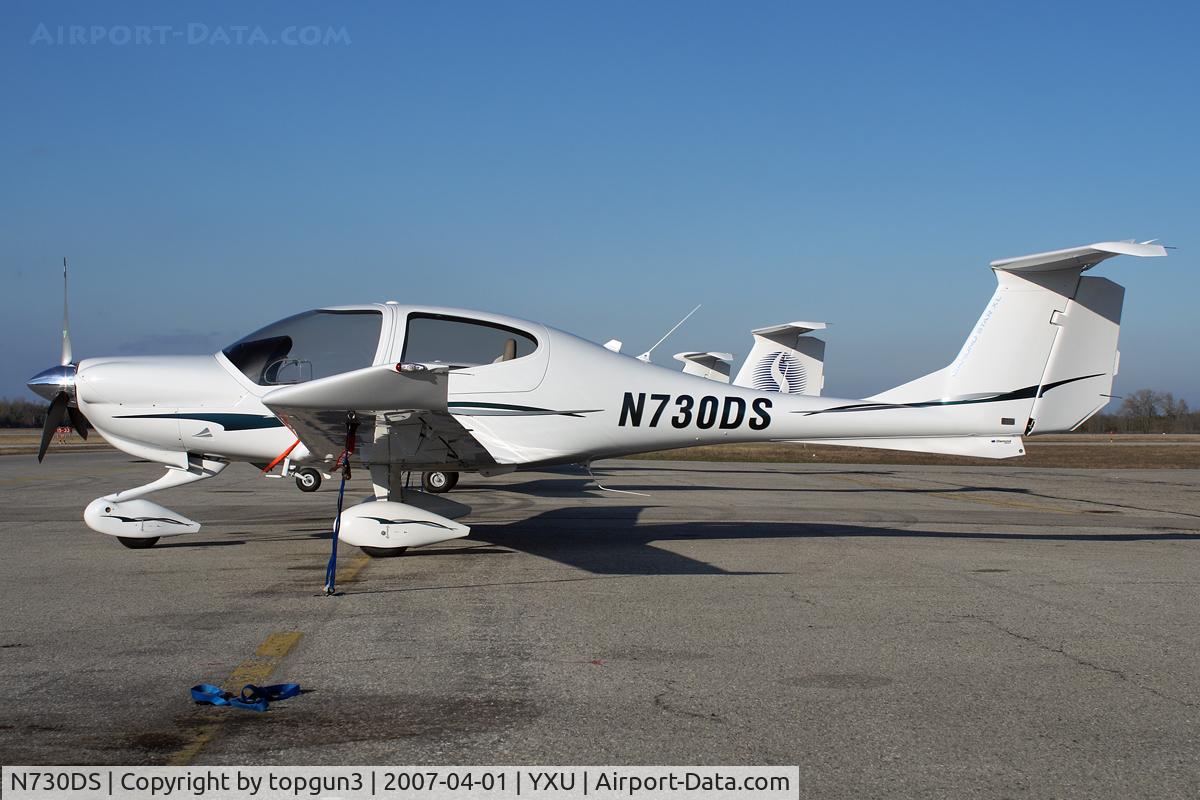 N730DS, 2007 Diamond DA-40 Diamond Star C/N 40.737, Parked in front of Diamond Flight Centre
