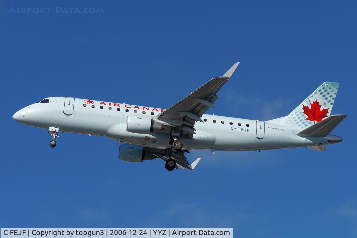 C-FEJF, 2005 Embraer 175SU (ERJ-170-200SU) C/N 17000091, Short final for RWY24R.