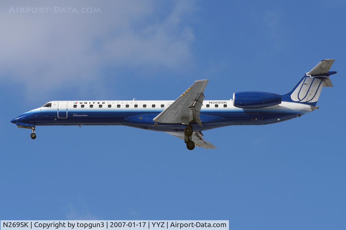N269SK, 2000 Embraer EMB-145LR C/N 145293, Short final for RWY24L.