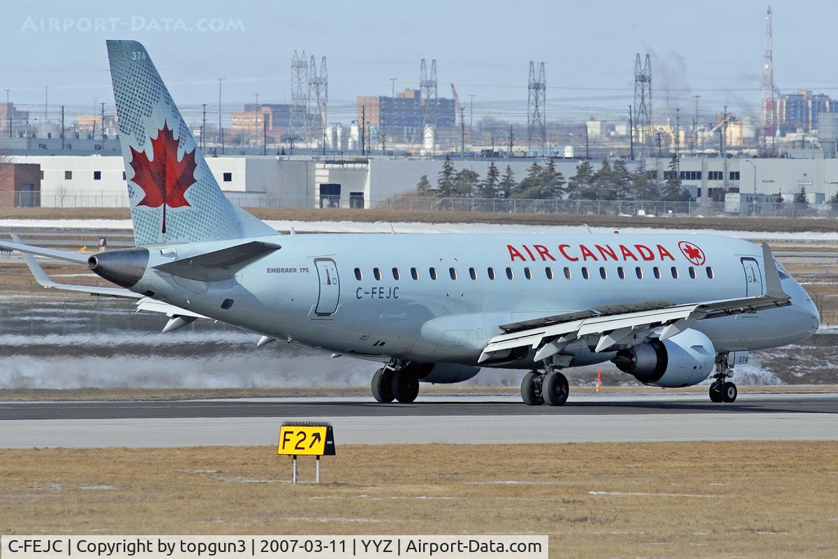 C-FEJC, 2005 Embraer 175SU (ERJ-170-200SU) C/N 17000089, Landing on RWY33L.