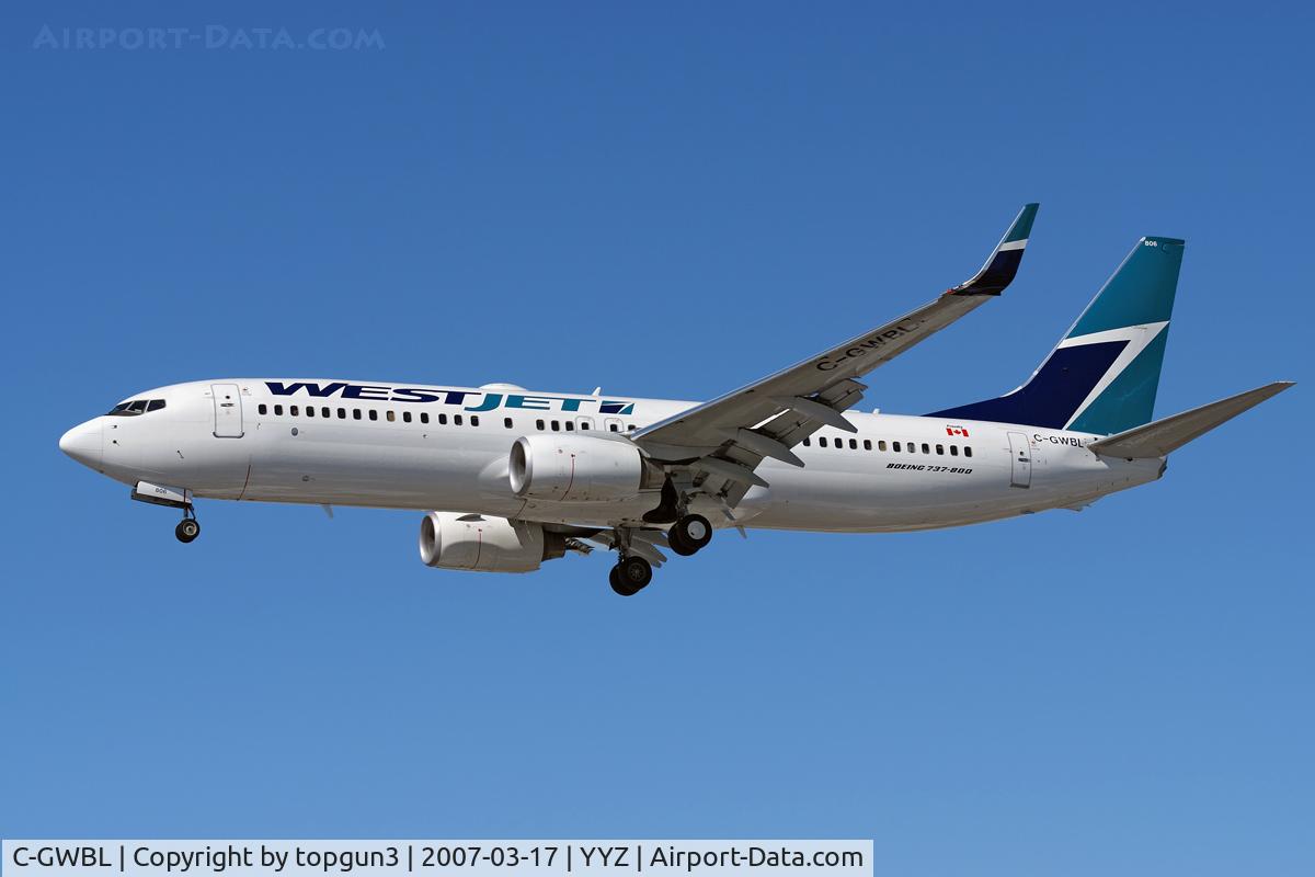C-GWBL, 2005 Boeing 737-8CT C/N 34154, Short final for RWY23.
