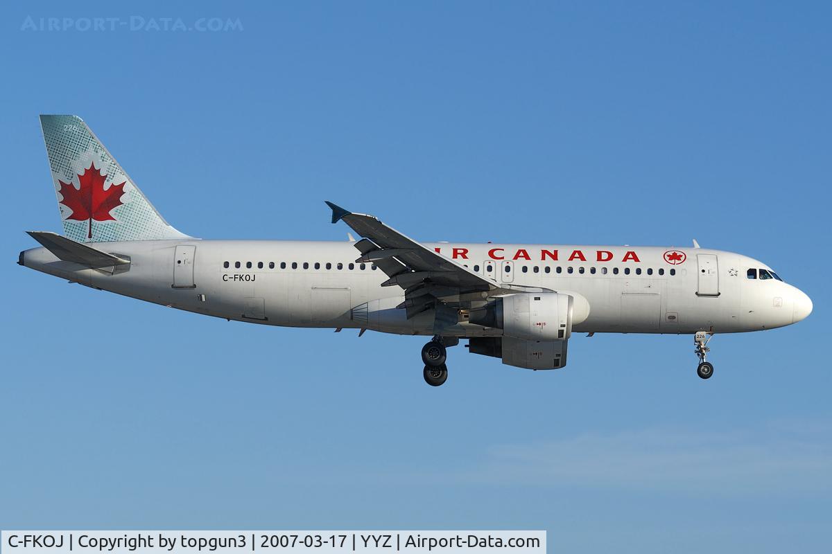 C-FKOJ, 1991 Airbus A320-211 C/N 330, Short final for RWY23.