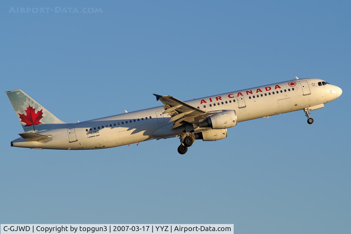 C-GJWD, 2002 Airbus A321-211 C/N 1748, Departing via RWY23.