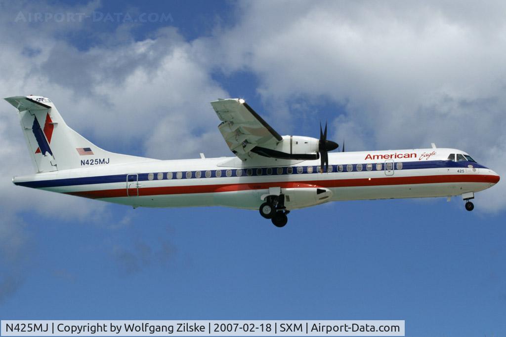 N425MJ, 1994 ATR 72-212 C/N 425, visitor