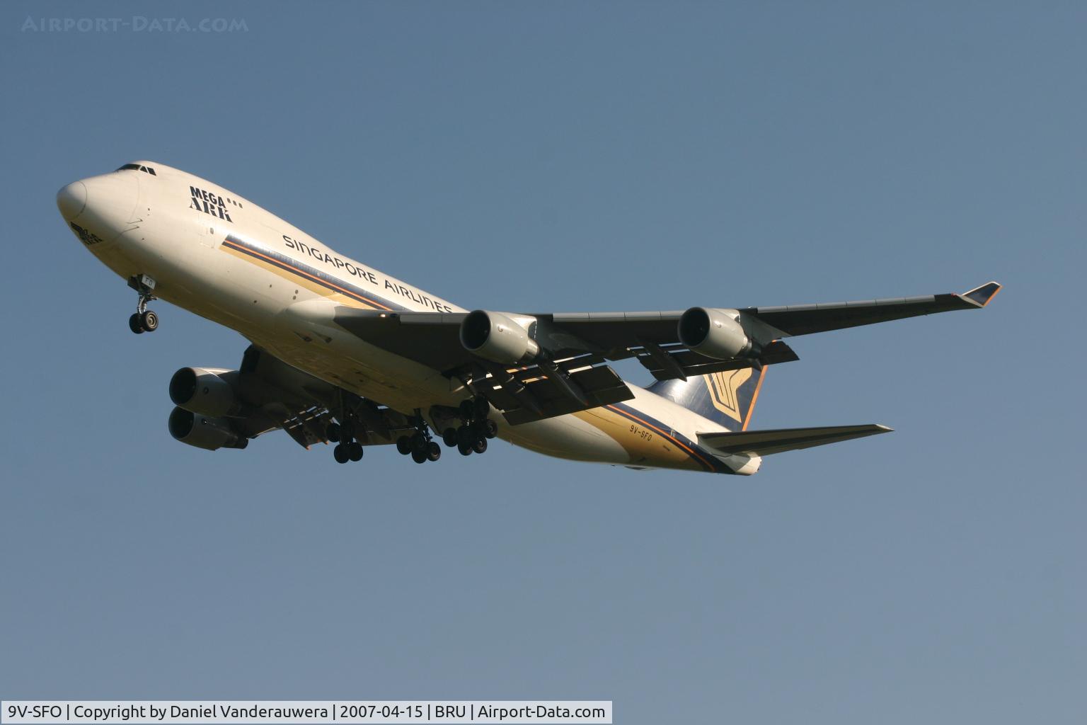 9V-SFO, 2004 Boeing 747-412F/SCD C/N 32900, arrival of cargo flight SQ7366