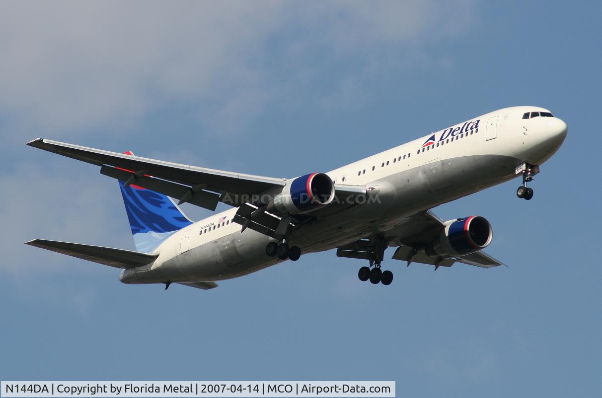 N144DA, 1999 Boeing 767-332 C/N 27584, Delta