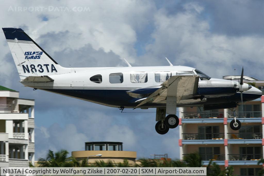 N83TA, 1974 Piper PA-31-310 Navajo C/N 31-7401233, visitor