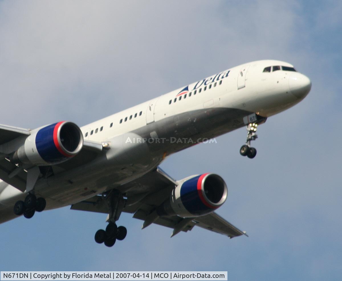N671DN, 1992 Boeing 757-232 C/N 25332, Delta