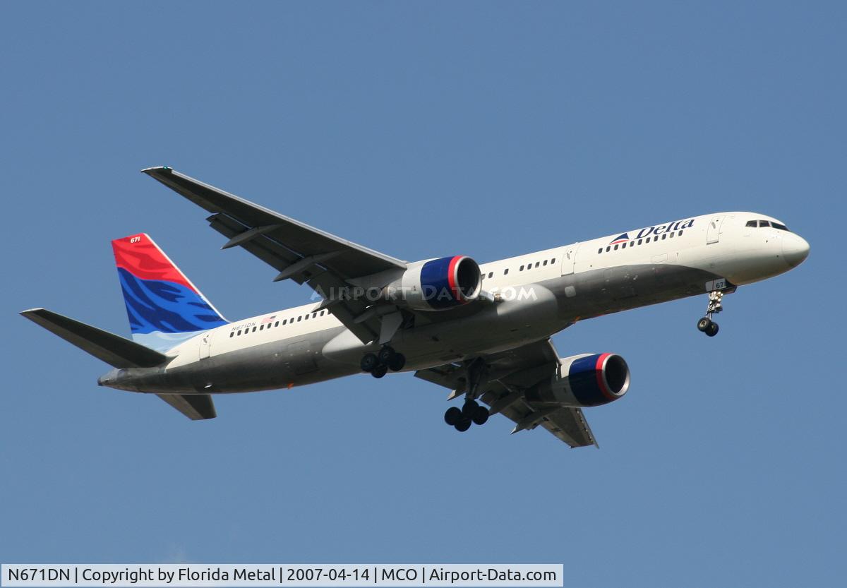N671DN, 1992 Boeing 757-232 C/N 25332, Delta