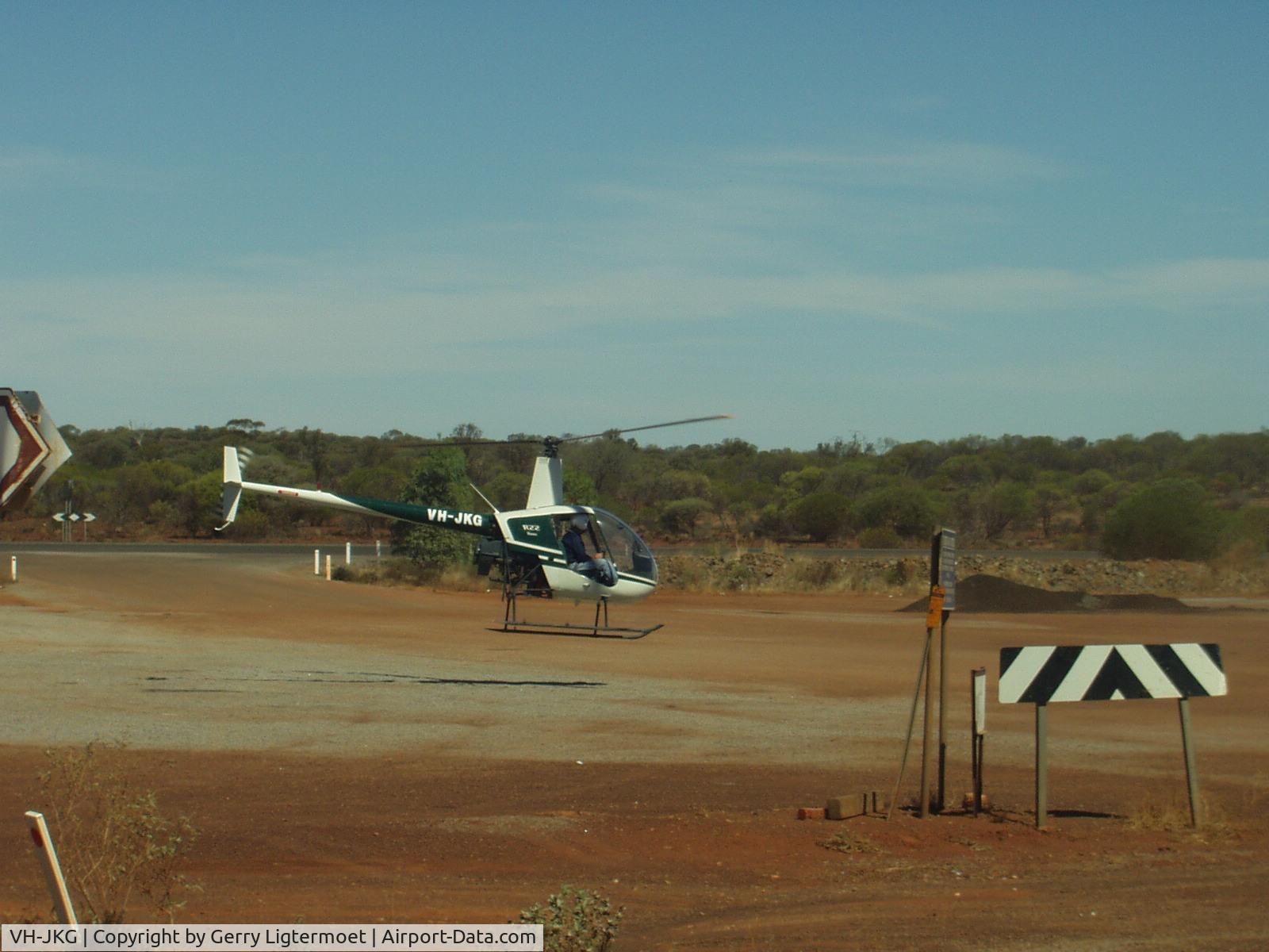 VH-JKG, 1989 Robinson R22 Beta C/N 0952, Taking Off at Paynes Find, West Australia