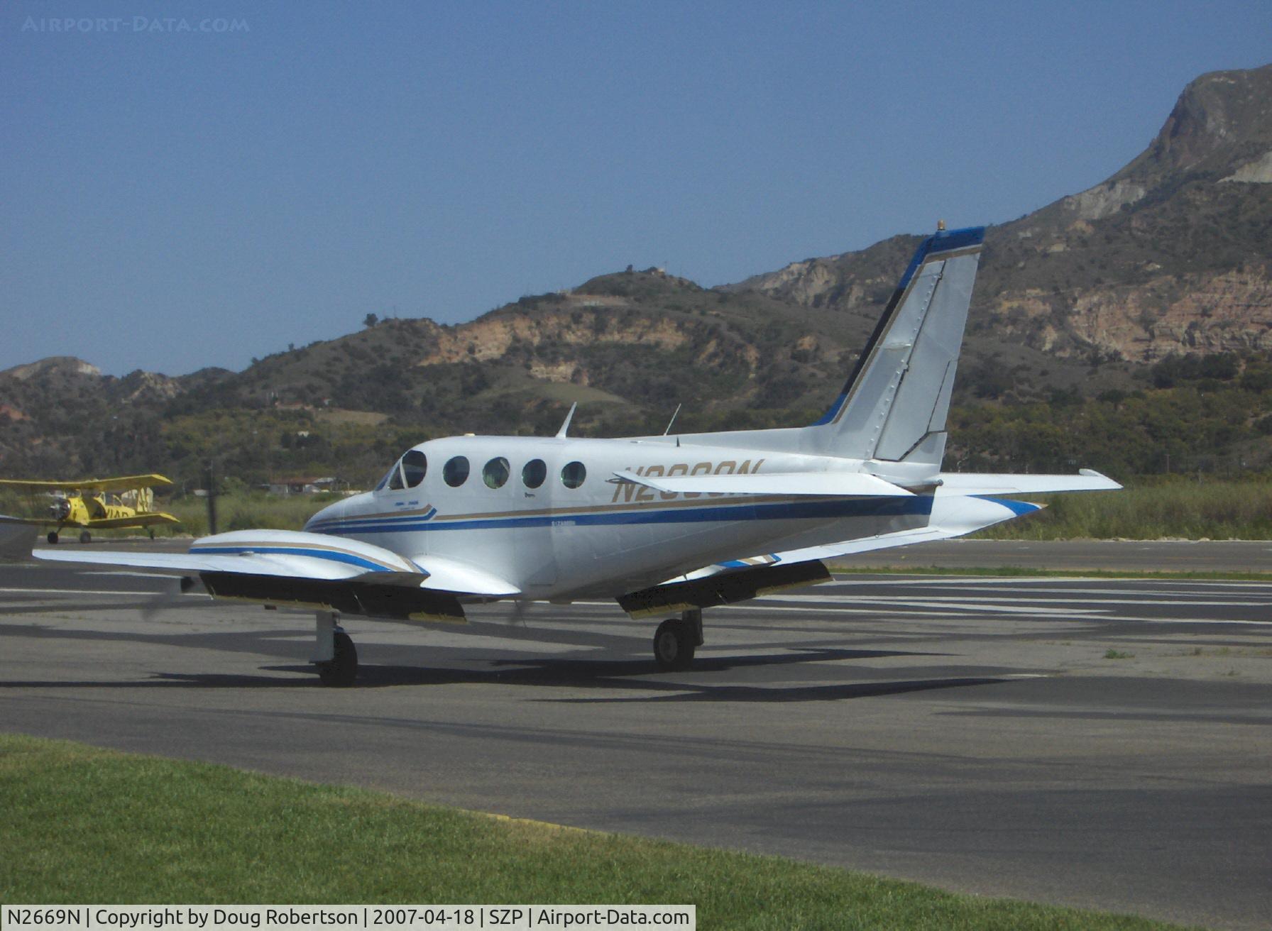 N2669N, 1979 Cessna 340A C/N 340A0735, 1979 Cessna 340A, two Continental TSIO-520-NB 310 Hp each, pressurized, taxi to transient parking