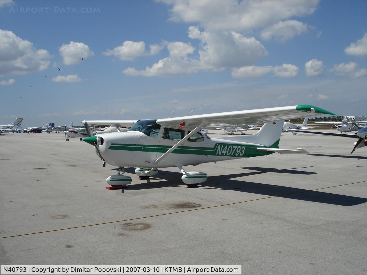 N40793, 1975 Cessna 172M C/N 17263842, Cessna 172M at Tamiami Airport