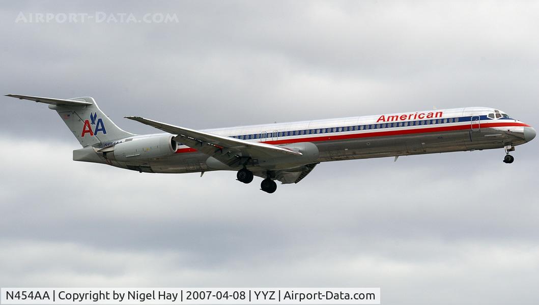 N454AA, 1987 McDonnell Douglas MD-82 (DC-9-82) C/N 49559, Arrival on 23