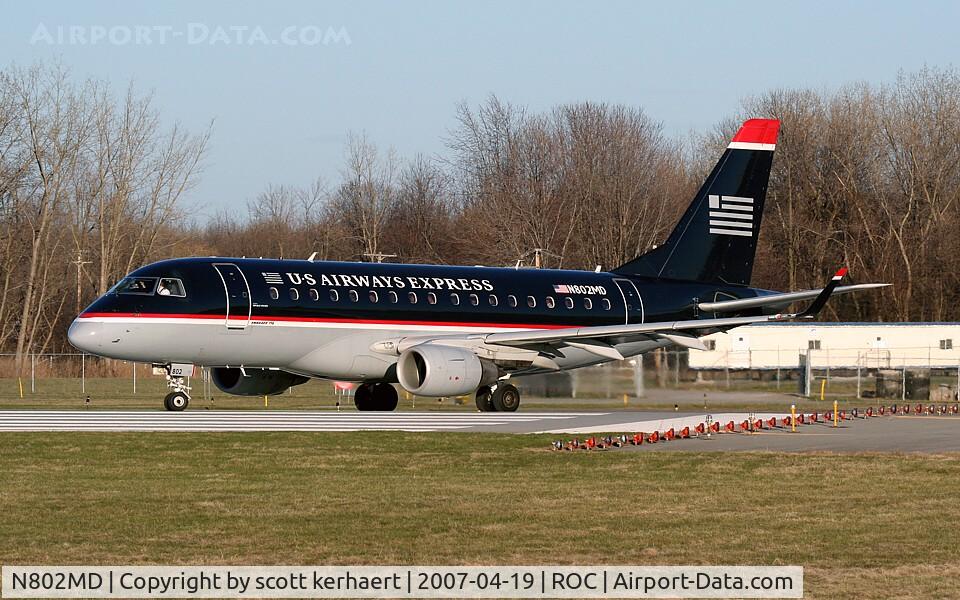 N802MD, 2004 Embraer 170SU (ERJ-170-100SU) C/N 17000013, Looks full to me.