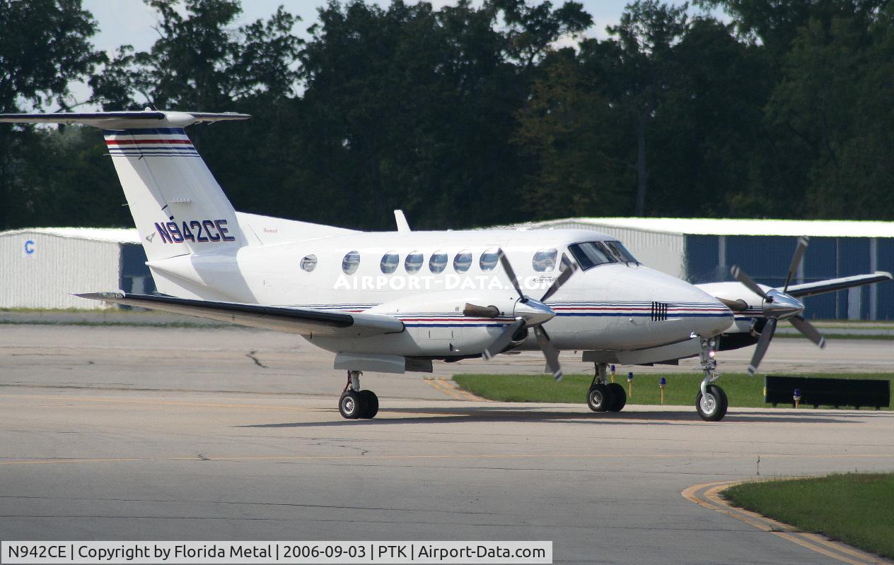 N942CE, 2000 Raytheon Aircraft Company B200 C/N BB-1731, Beech 200