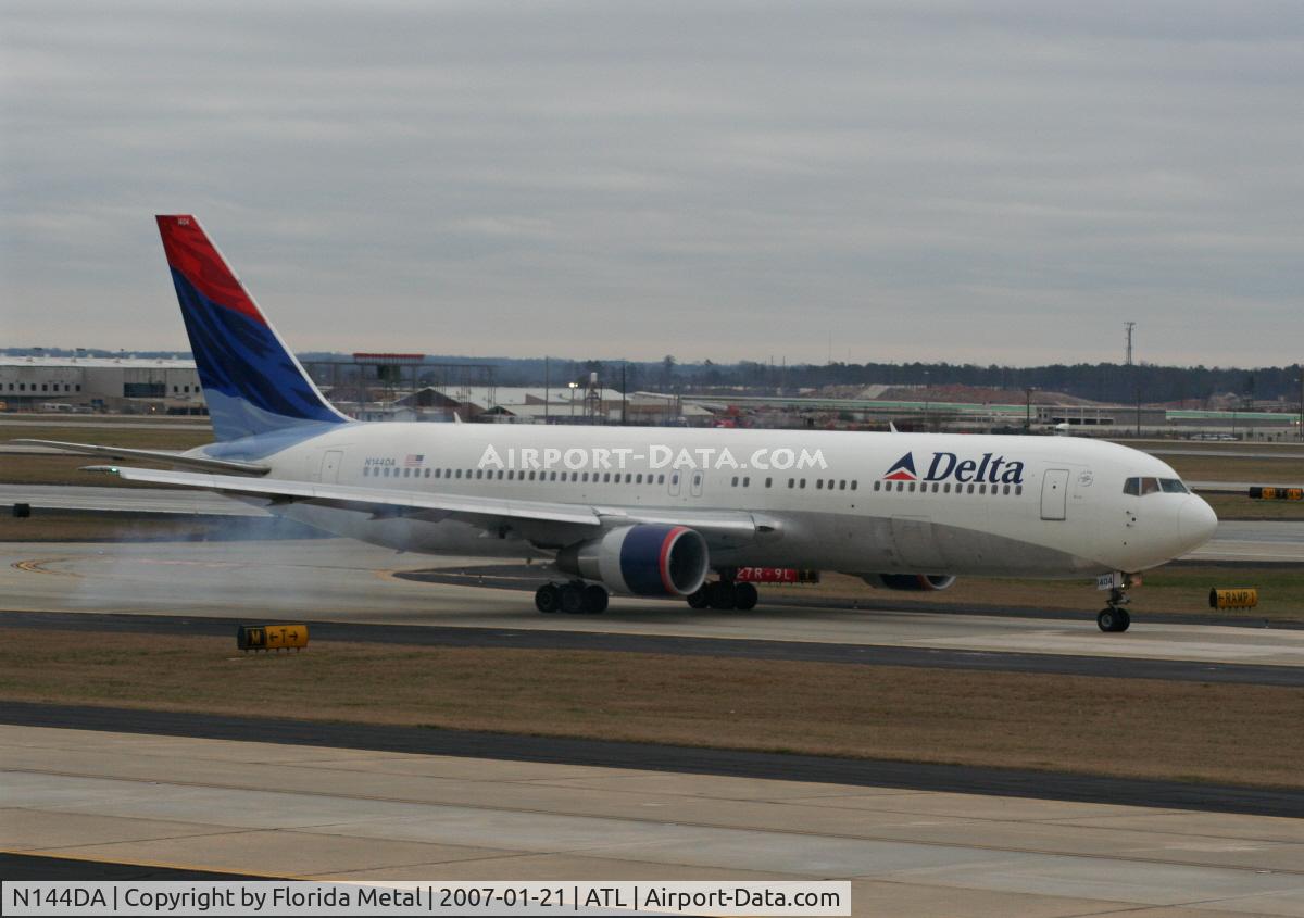 N144DA, 1999 Boeing 767-332 C/N 27584, smokey Delta