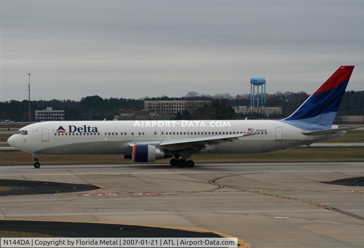 N144DA, 1999 Boeing 767-332 C/N 27584, Delta