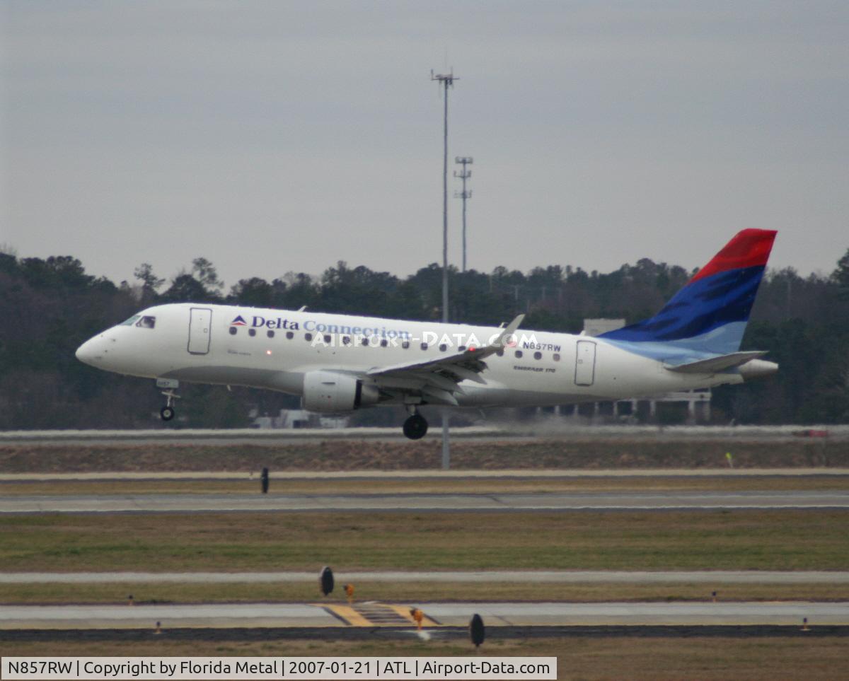 N857RW, 2005 Embraer 170SE (ERJ-170-100SE) C/N 17000079, Delta
