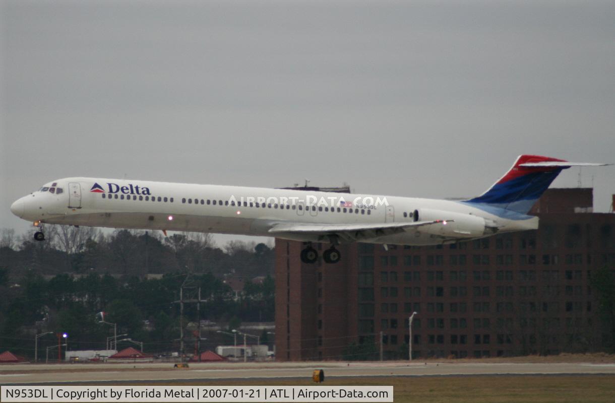 N953DL, 1990 McDonnell Douglas MD-88 C/N 49884, Delta