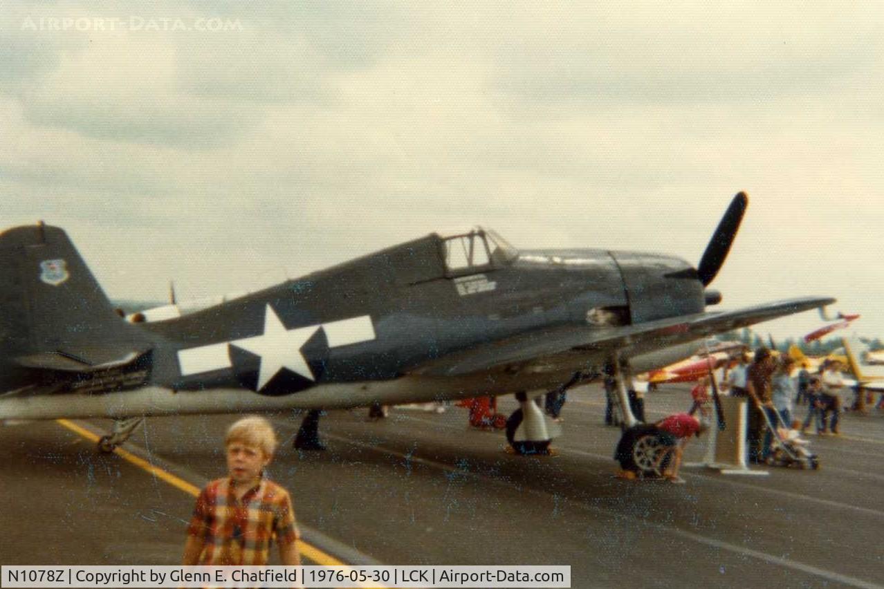 N1078Z, 1963 Grumman F6F-5 Hellcat C/N 27354801-66, Old shot taken with an Instamatic 110 at an airshow.
