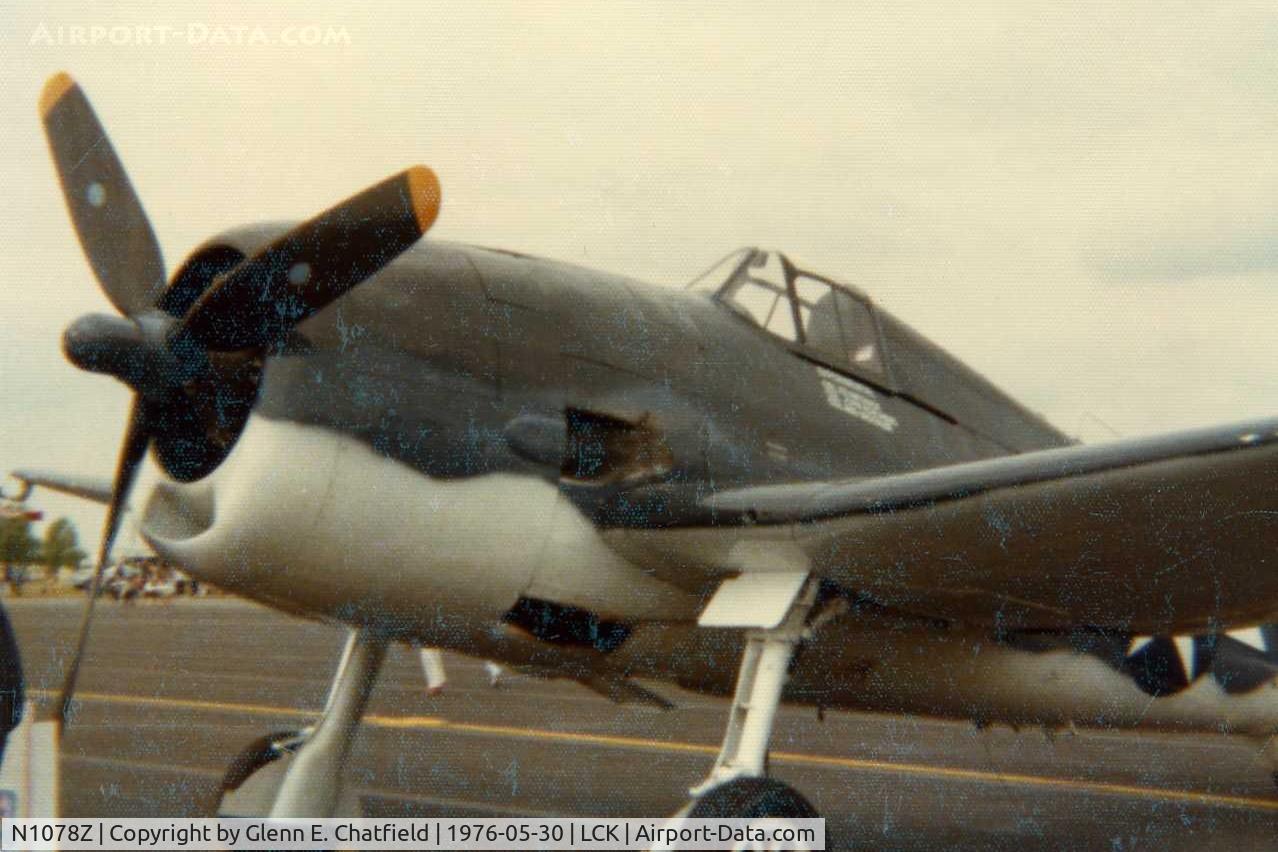 N1078Z, 1963 Grumman F6F-5 Hellcat C/N 27354801-66, Old shot taken with an Instamatic 110 at an airshow.