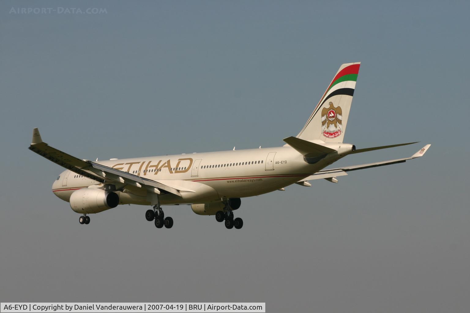 A6-EYD, 2005 Airbus A330-243 C/N 658, flight EY502 is descending to rwy 25L