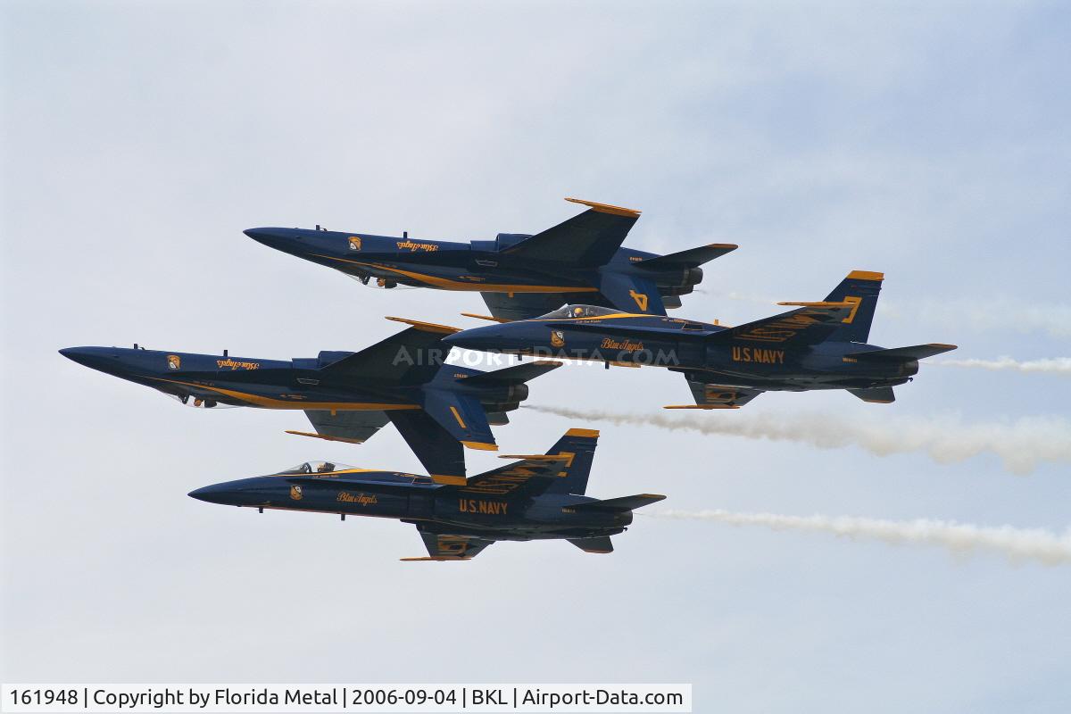 161948, McDonnell Douglas F/A-18A Hornet C/N 0157, formation