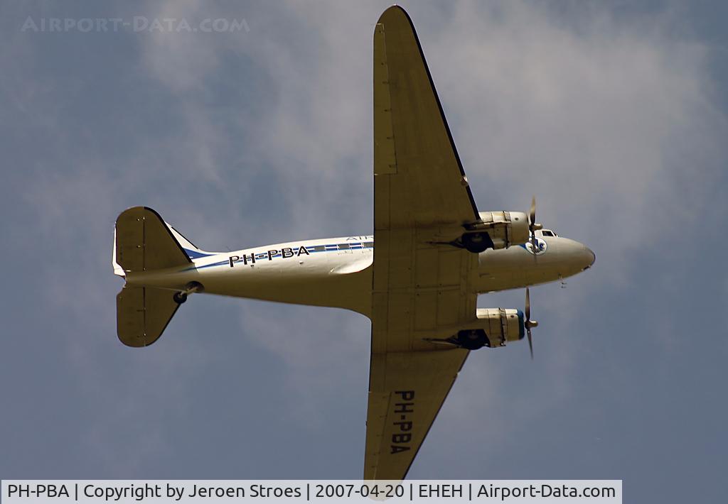 PH-PBA, 1943 Douglas DC-3C-S1C3G (C-47A-75-DL) C/N 19434, Flying with retro Air France livery at the RH side