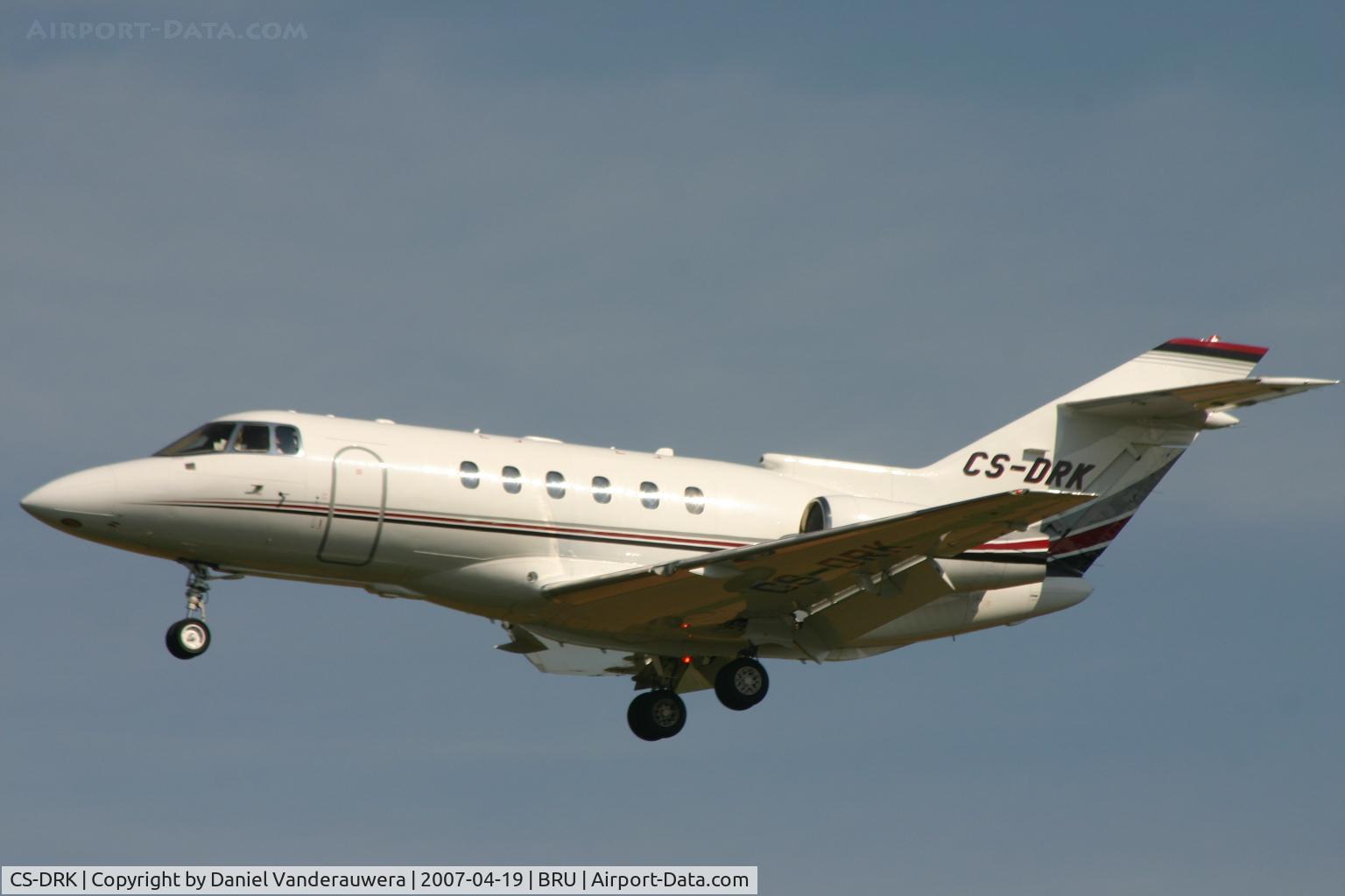 CS-DRK, 2006 Raytheon Hawker 800XP C/N 258765, descending to rwy 25L