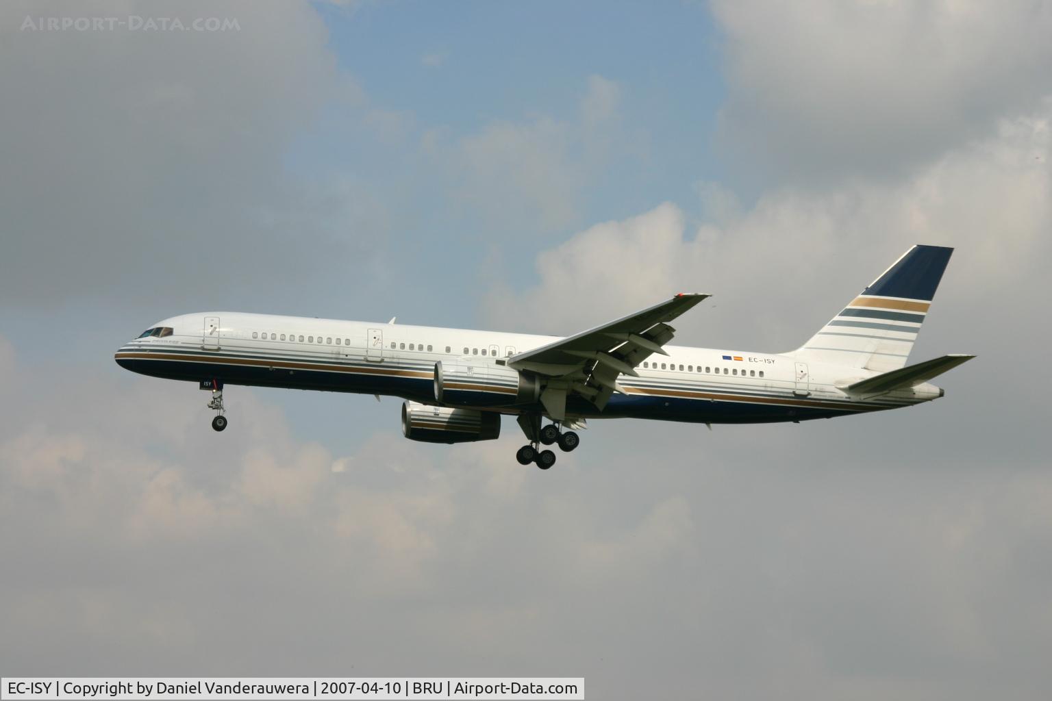 EC-ISY, 1993 Boeing 757-256 C/N 26241, arrival of flight PVG7985 from MAD