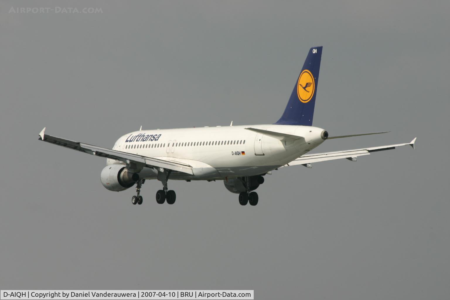 D-AIQH, 1991 Airbus A320-211 C/N 217, DESSAU is descending to rwy 25L