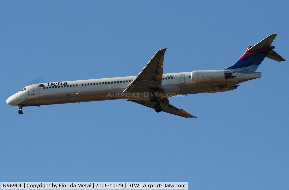 N969DL, 1990 McDonnell Douglas MD-88 C/N 53172, Delta