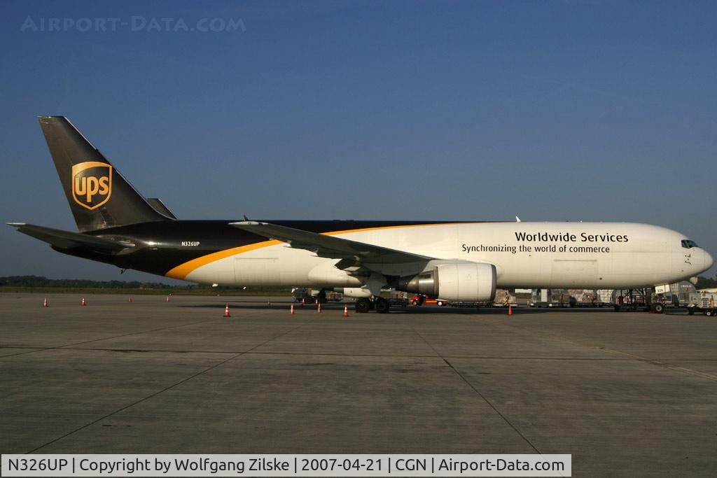 N326UP, 1998 Boeing 767-34AF C/N 27752, visitor