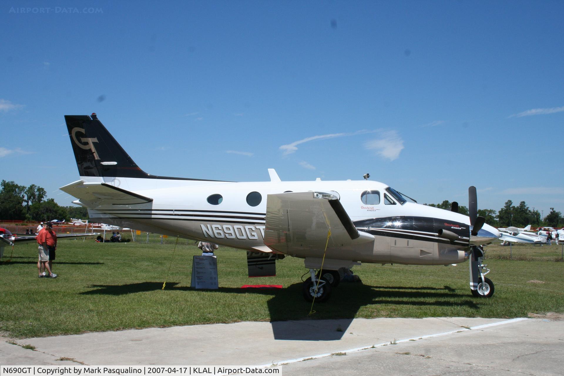 N690GT, 2004 Raytheon C90GT King Air C/N LJ-1727, Beech C90GT