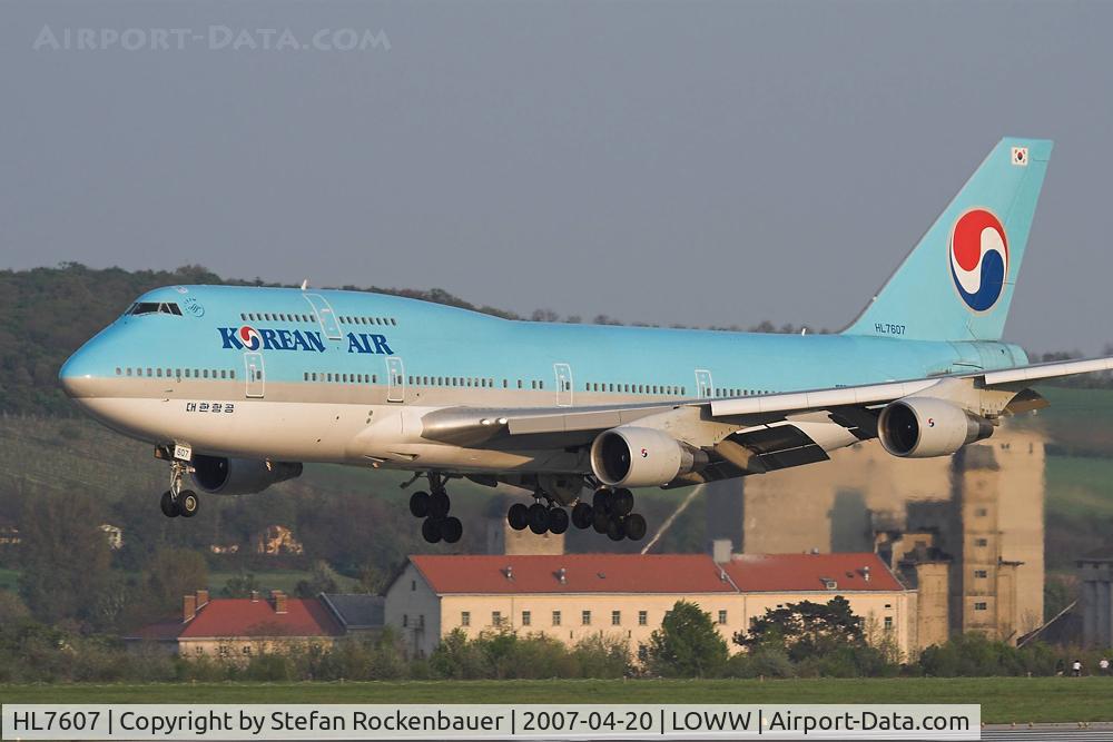 HL7607, 1989 Boeing 747-4B5 C/N 24198, Korean Air 747-400 arriving from Seoul-Incheon.