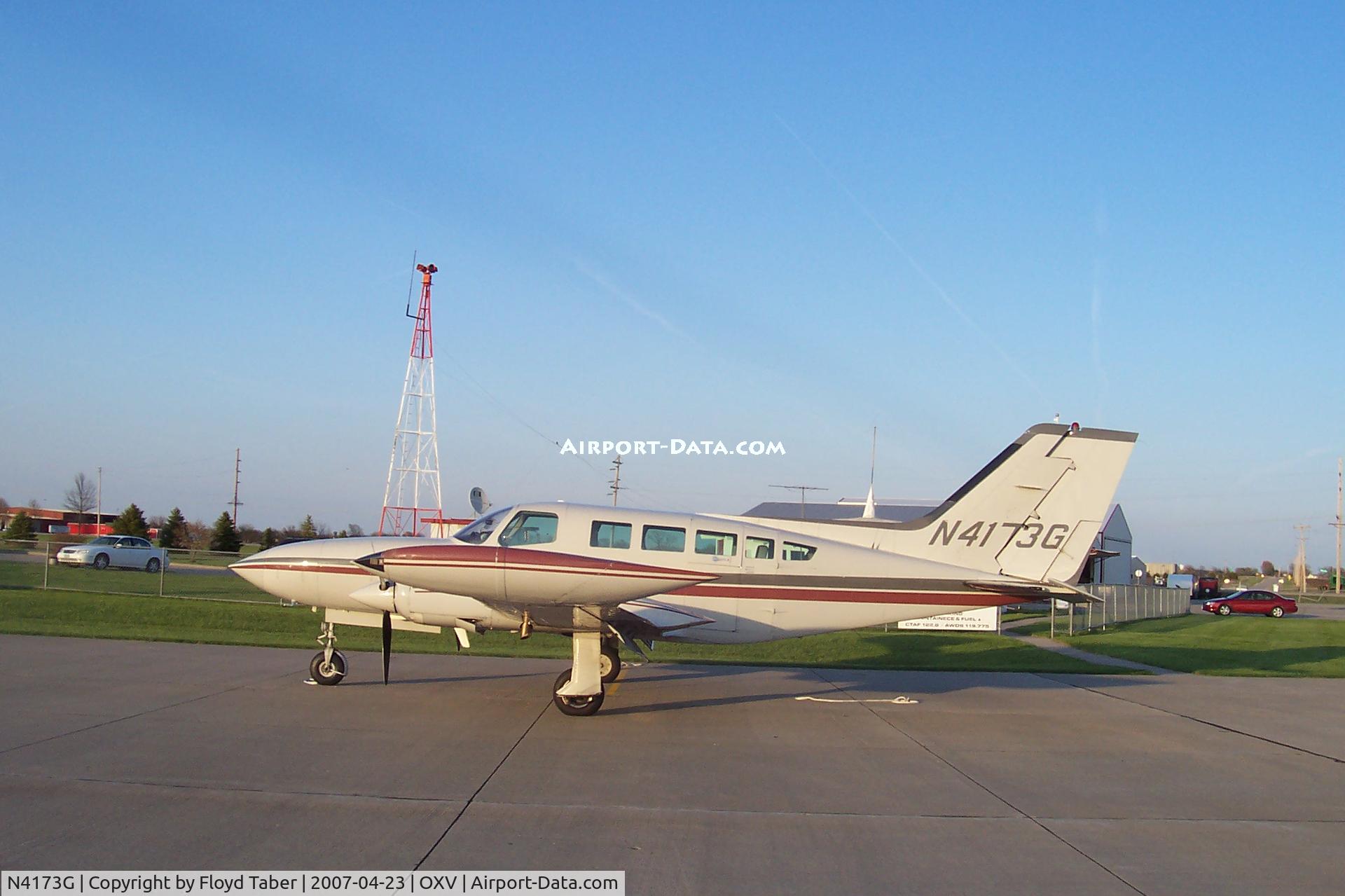 N4173G, 1977 Cessna 402B C/N 402B1219, Short stay for fuel and Race Car Testing